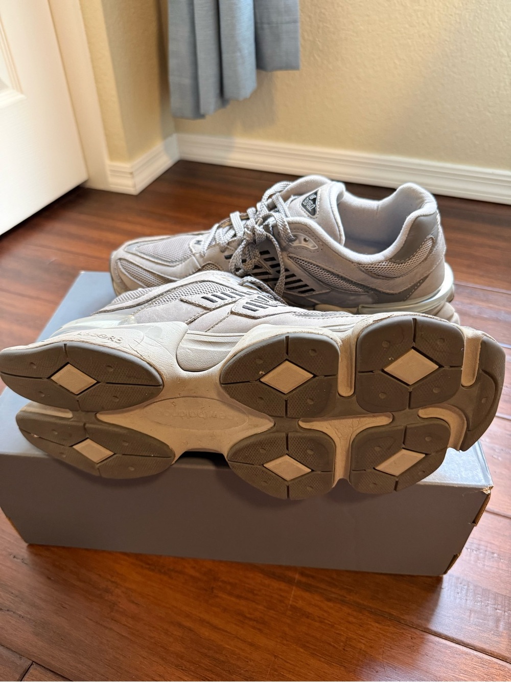 NEW BALANCE 9060 Men’s 11.5 Sneakers - Picture 6 of 6